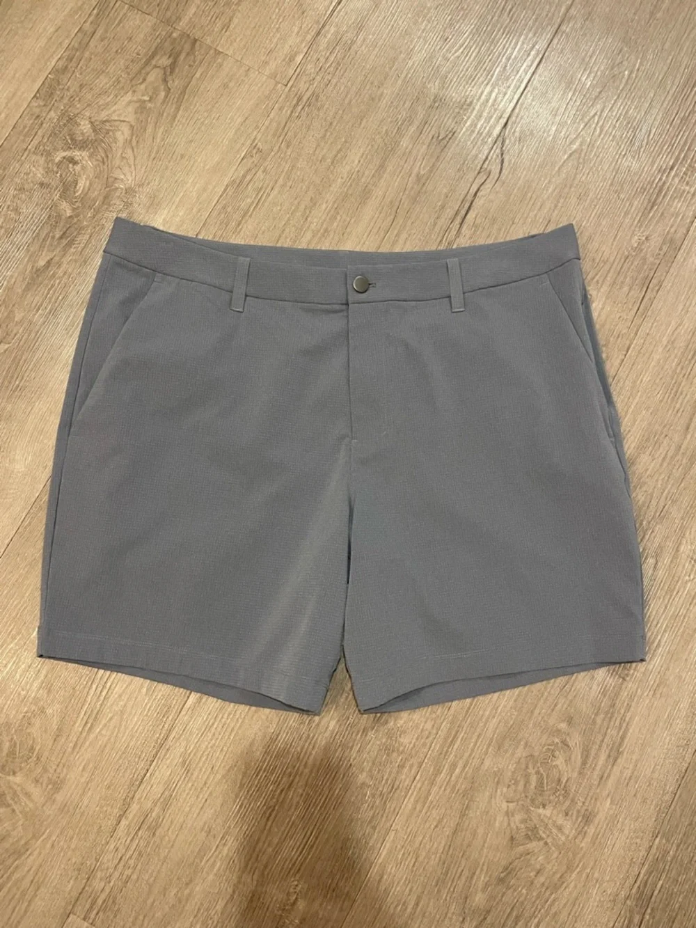 NWOT Lululemon ABC Classic-Fit Short 7" *WovenAir in Gull Grey (Light Grey) - Picture 1 of 7